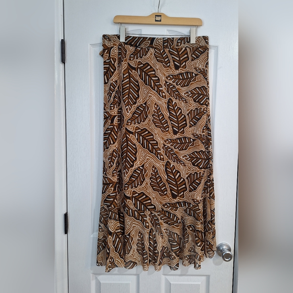 Brown Leaf Patterned Women's Skirt - Picture 2 of 13